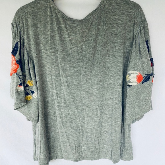 Gray embroidered floral butterfly sleeve top - Picture 6 of 6